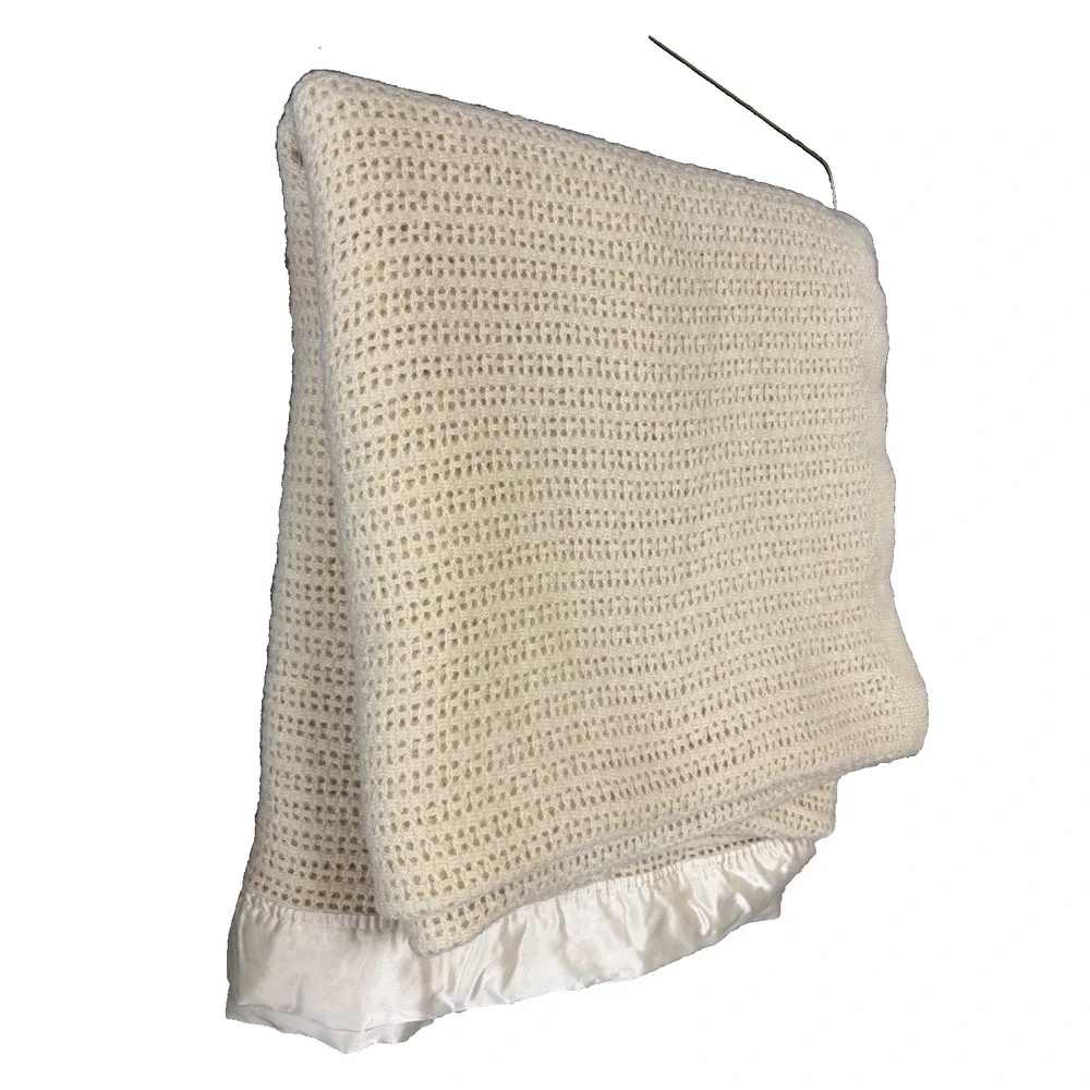 Marshall Field & Co Wool Blanket 82x68 Ivory Earlywarm Cellular Satin‎ Trim Vtg
